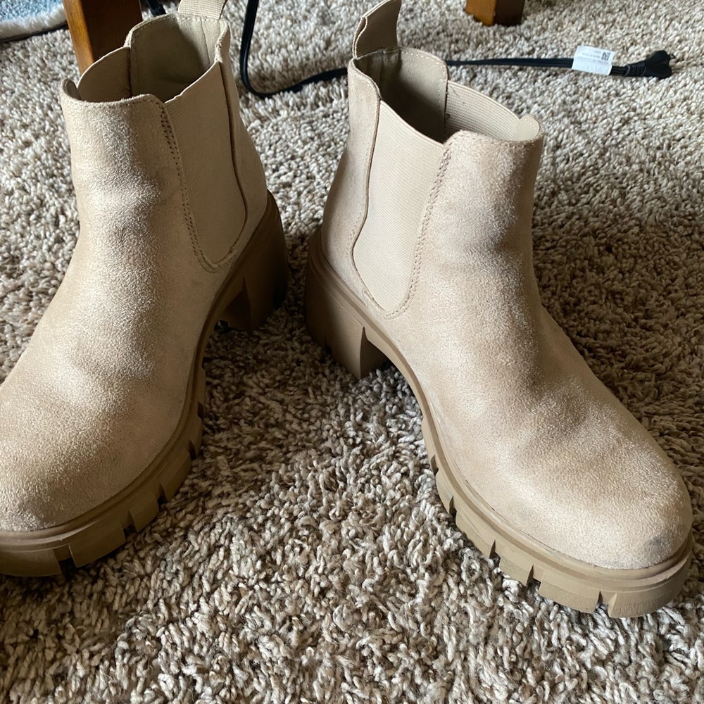 Soda Women's Tan Ankle Boots